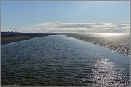 Wasserläufe im Watt... Wattenmeer *Nordsee* vor Cuxhaven, kleinerer Priel parallel zur Küstenlinie